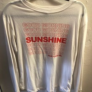 URBAN OUTFITTERS GRAPHIC LONG SLEEVE
